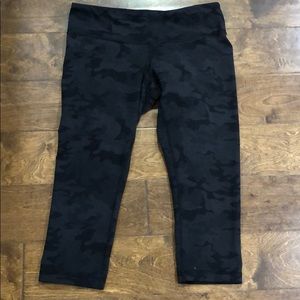 Used Lulu Cameo Wonder Under. size 8